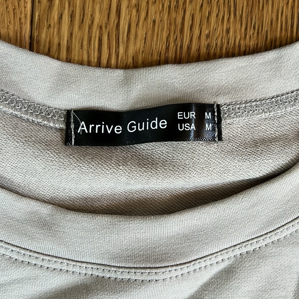 Neutral crop only worn once! - Picture 2 of 2